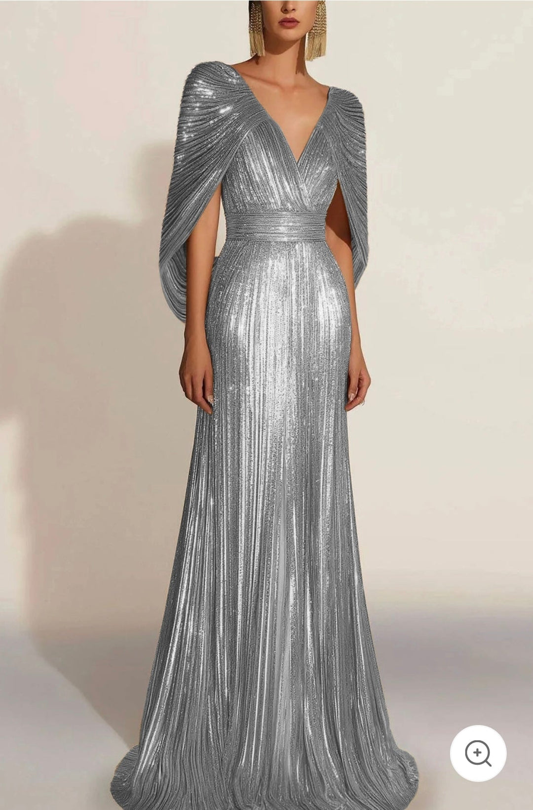 Aurélie | Robe de soirée plissée dorée avec cape