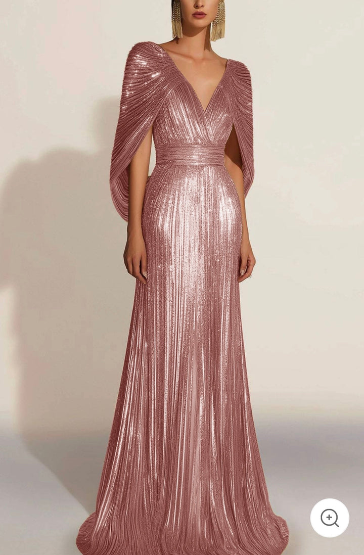 Aurélie | Robe de soirée plissée dorée avec cape