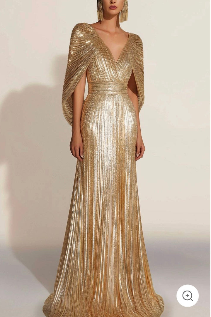 Aurélie | Robe de soirée plissée dorée avec cape